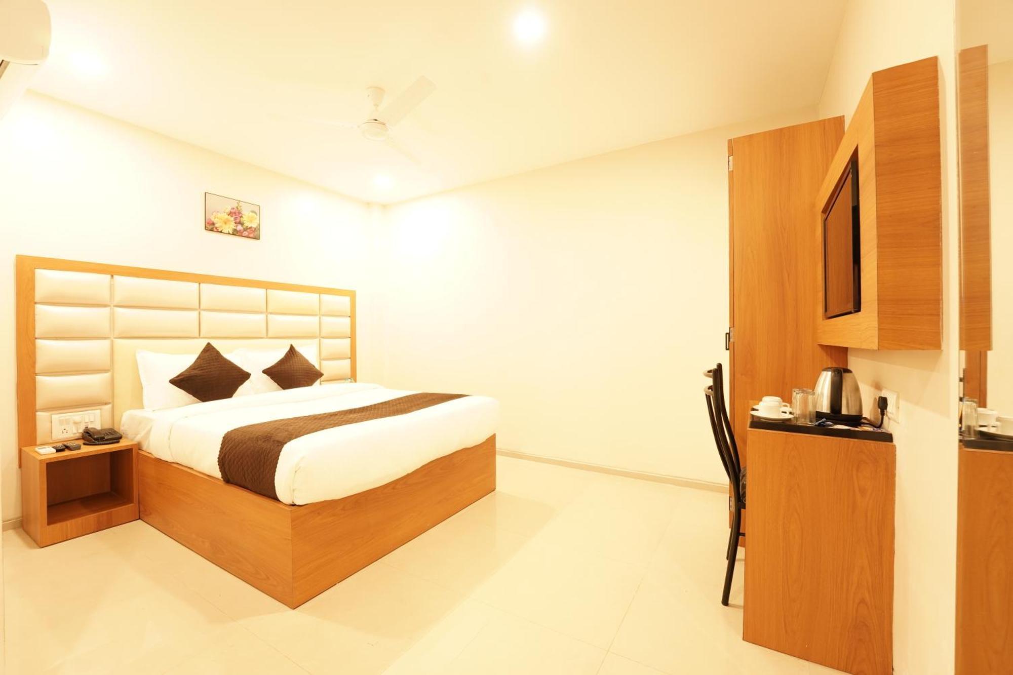 Metropolis Business Hotel Panadzsi Kültér fotó