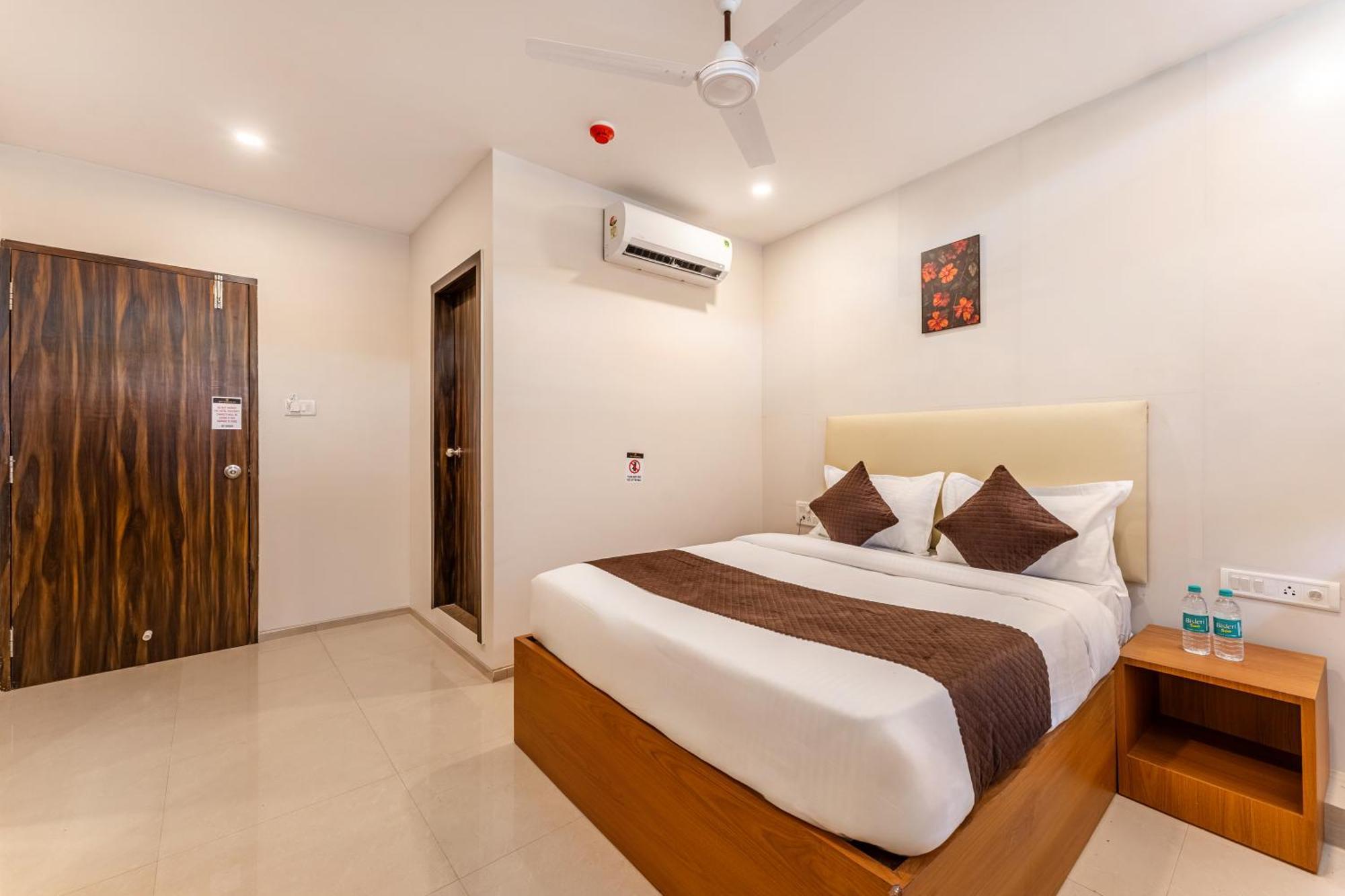 Metropolis Business Hotel Panadzsi Kültér fotó