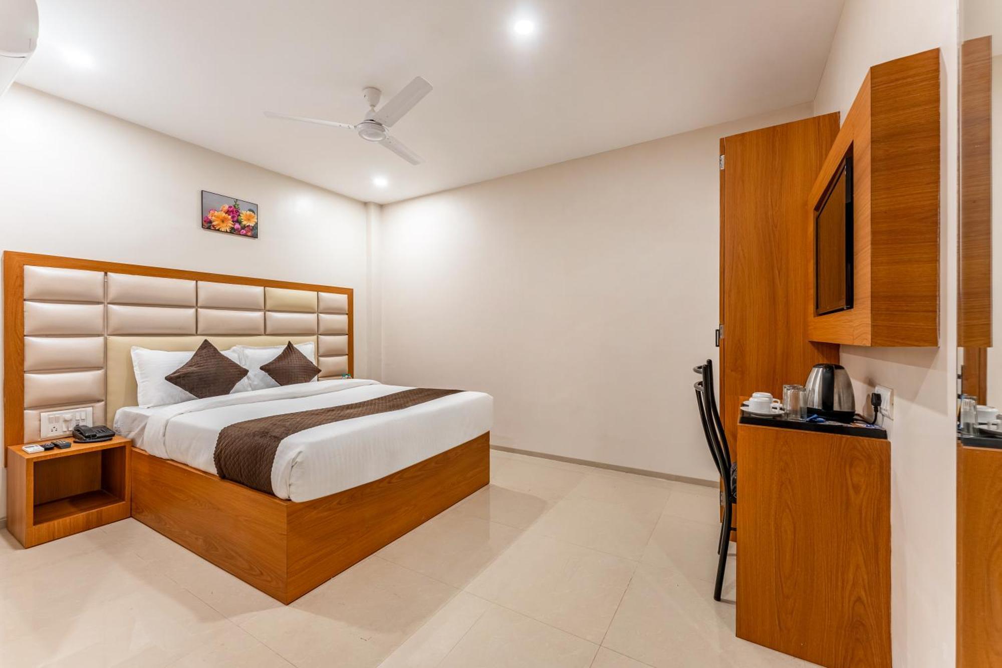 Metropolis Business Hotel Panadzsi Kültér fotó