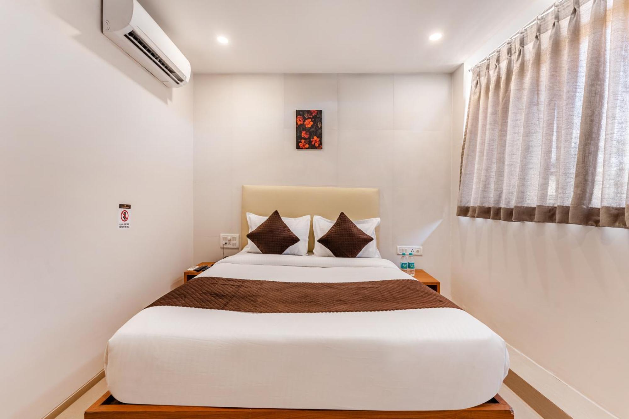 Metropolis Business Hotel Panadzsi Kültér fotó