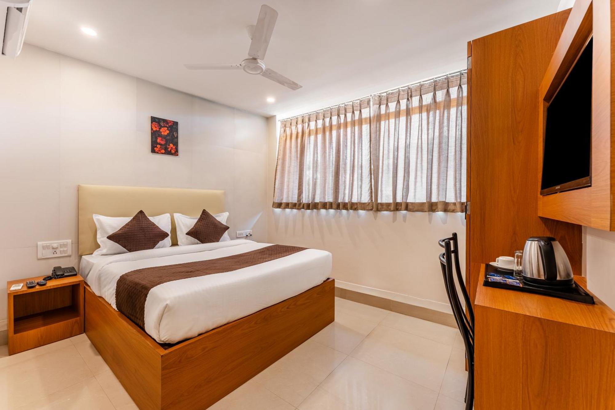 Metropolis Business Hotel Panadzsi Kültér fotó