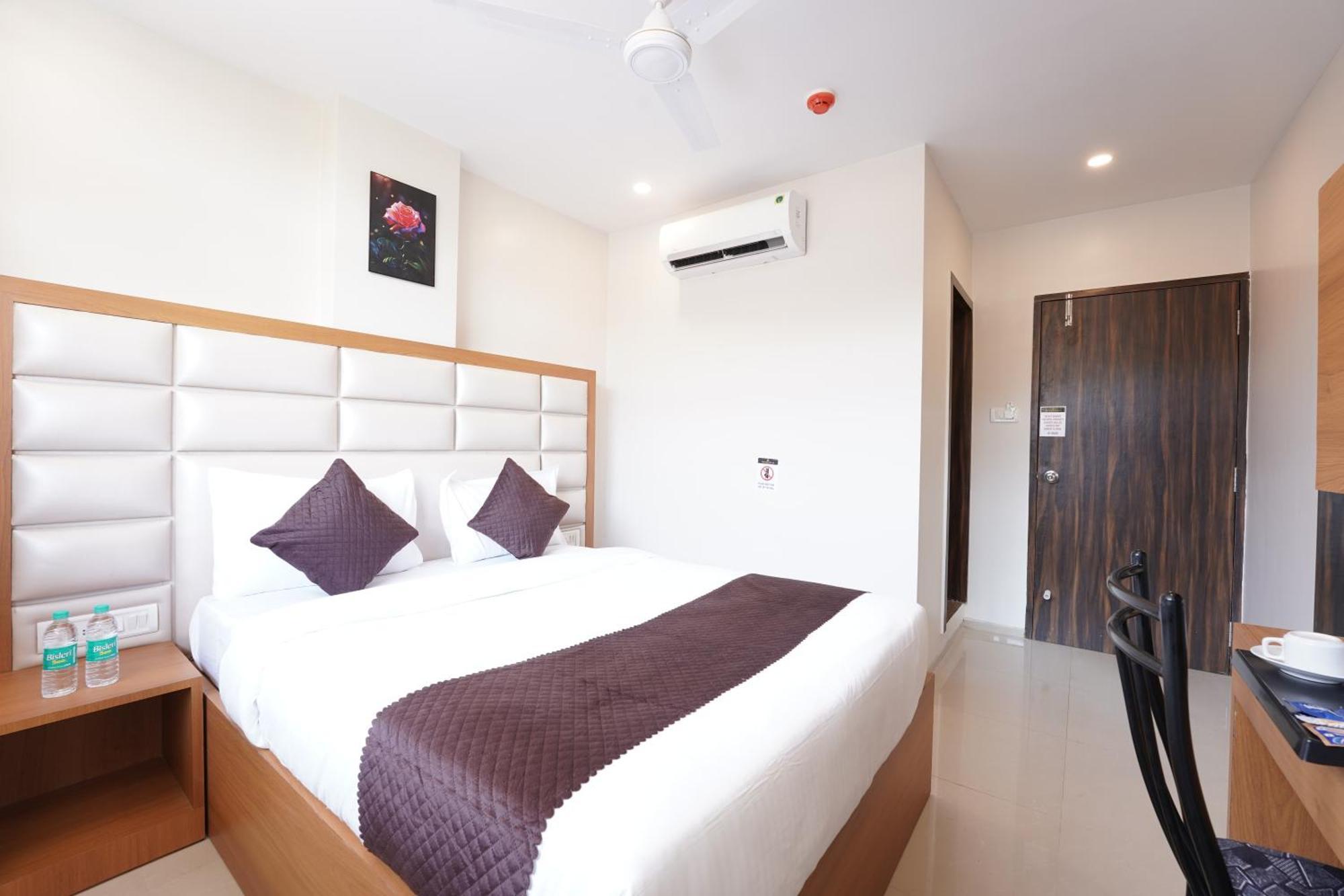 Metropolis Business Hotel Panadzsi Kültér fotó