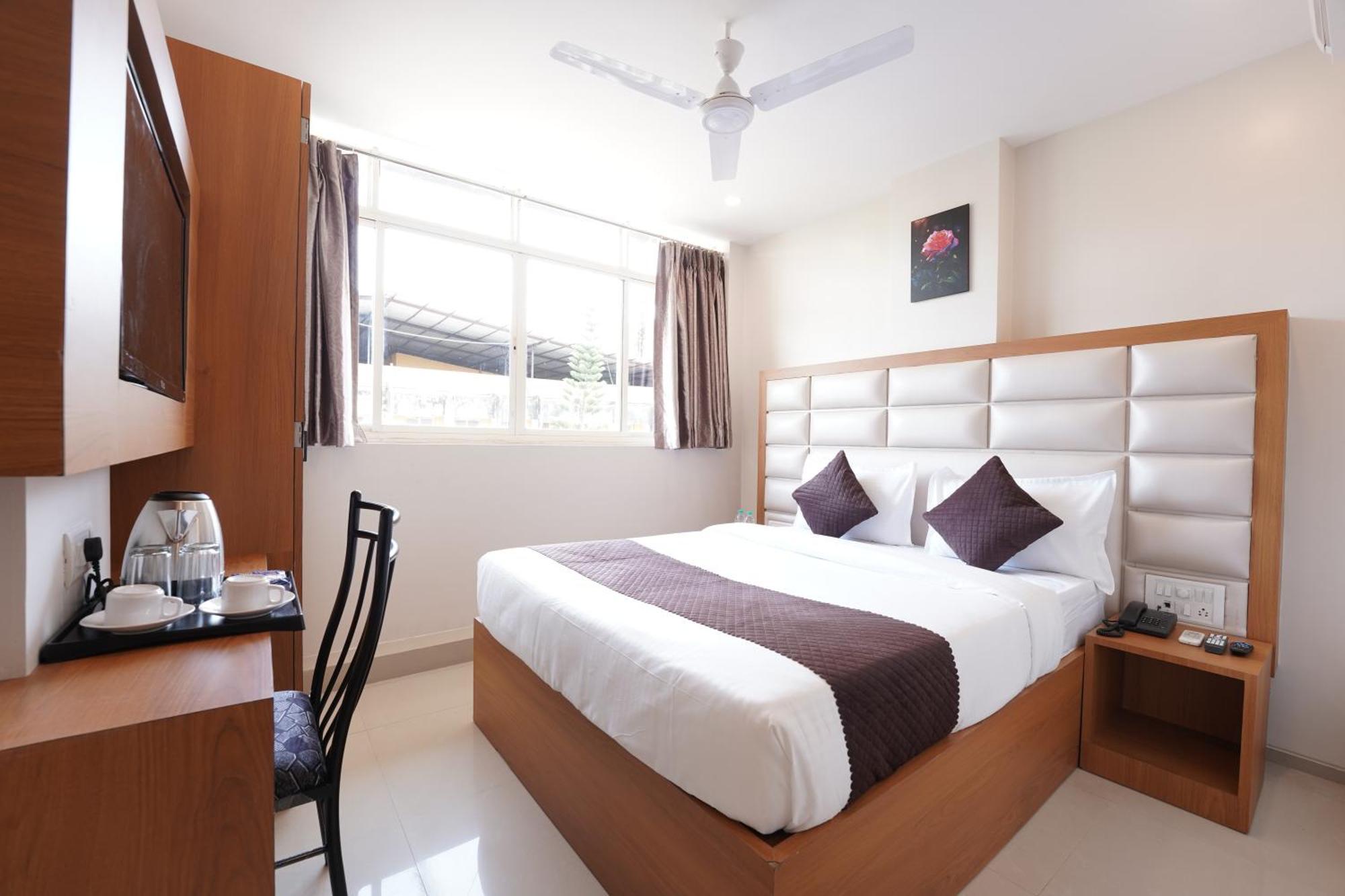 Metropolis Business Hotel Panadzsi Kültér fotó