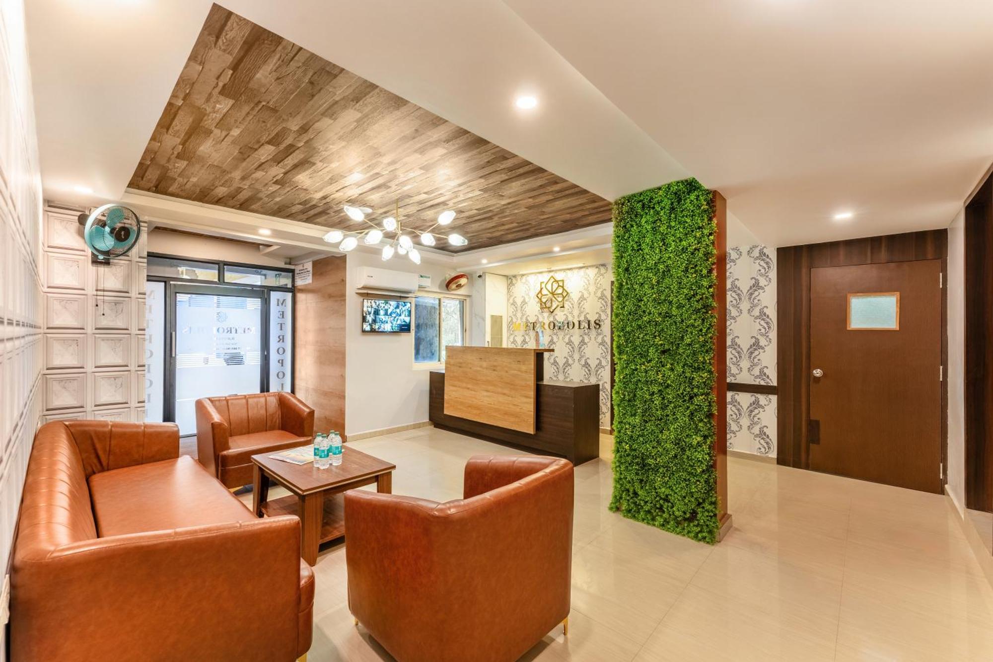 Metropolis Business Hotel Panadzsi Kültér fotó