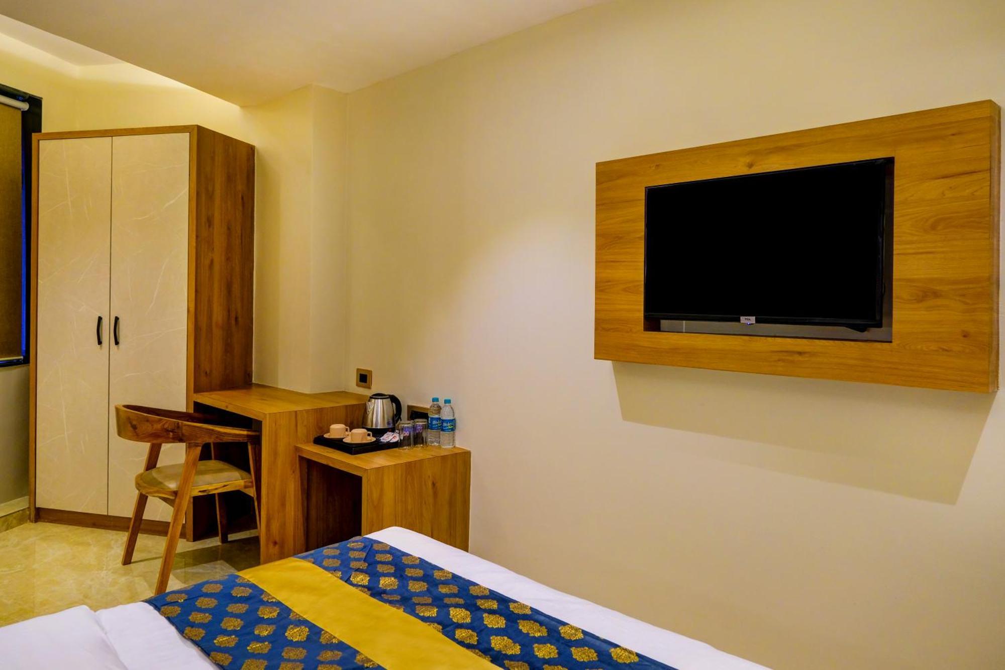 Metropolis Business Hotel Panadzsi Kültér fotó