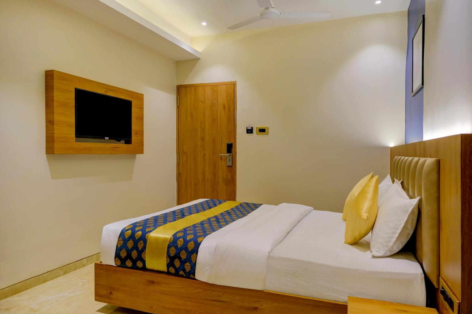 Metropolis Business Hotel Panadzsi Kültér fotó