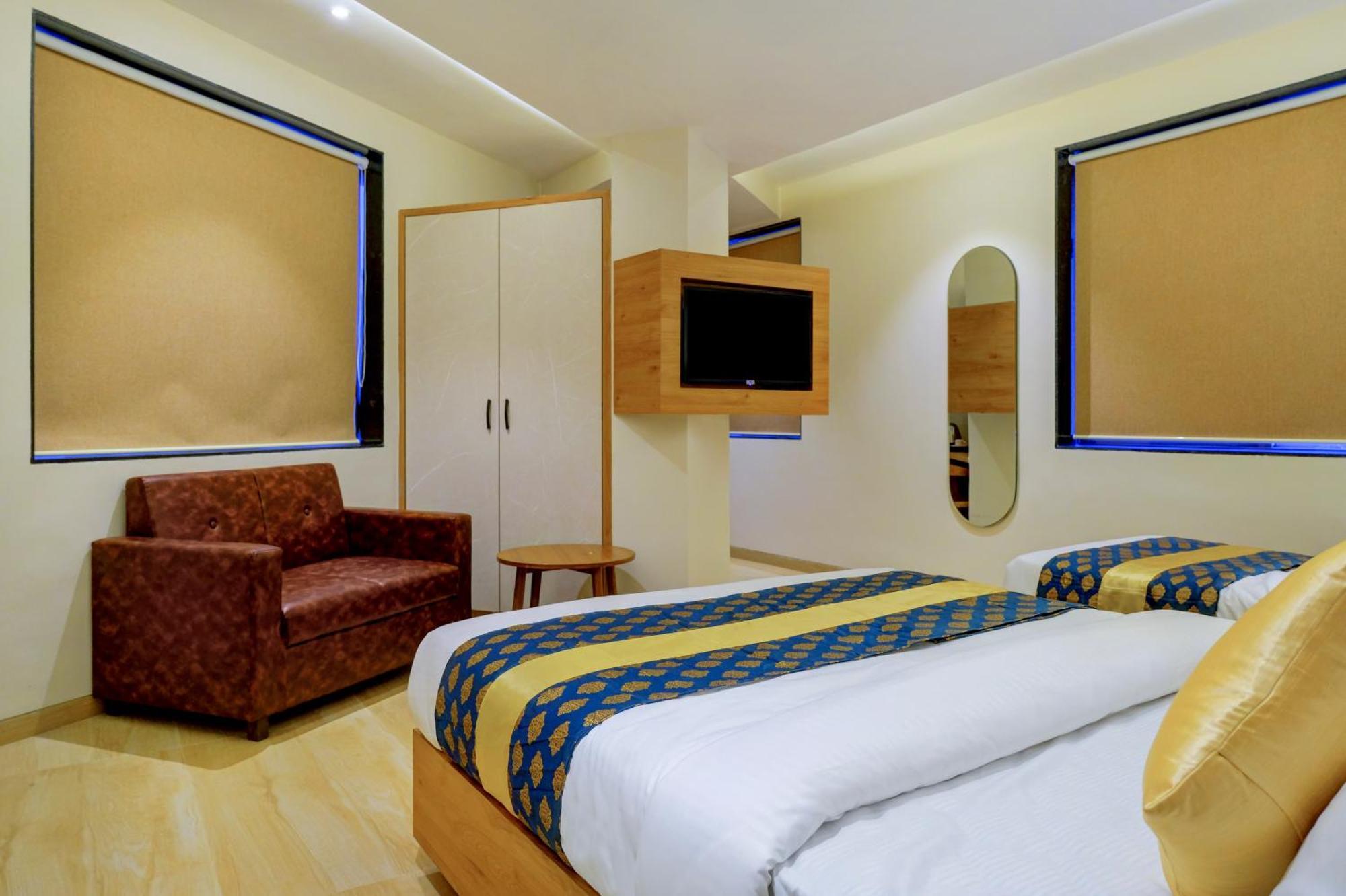 Metropolis Business Hotel Panadzsi Kültér fotó