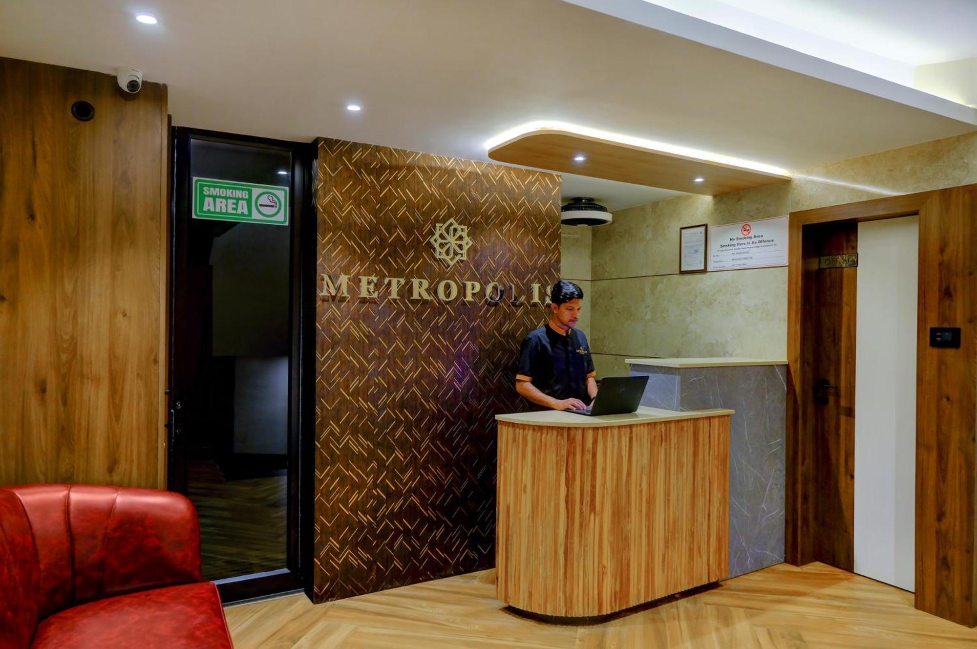 Metropolis Business Hotel Panadzsi Kültér fotó