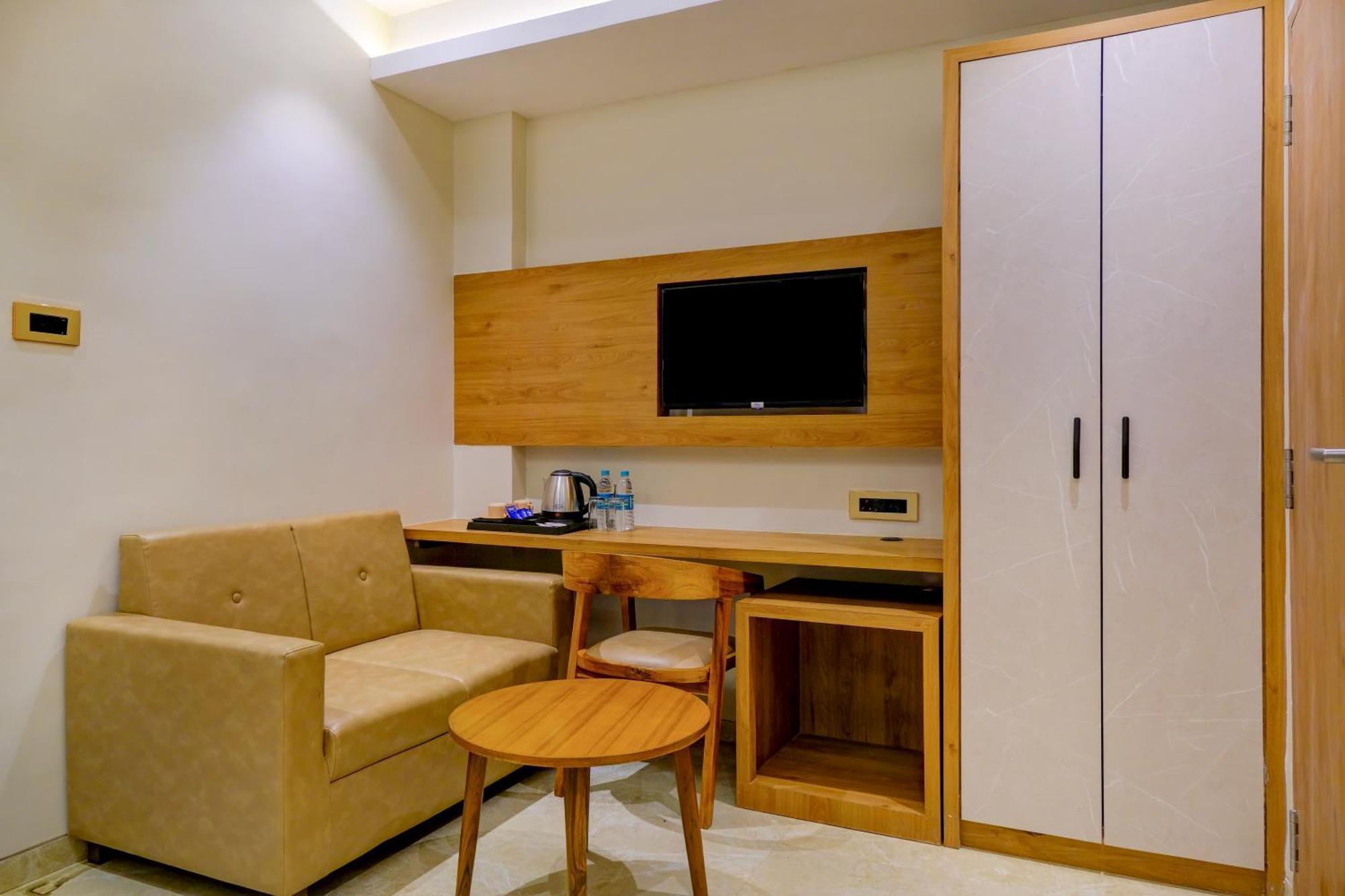 Metropolis Business Hotel Panadzsi Kültér fotó