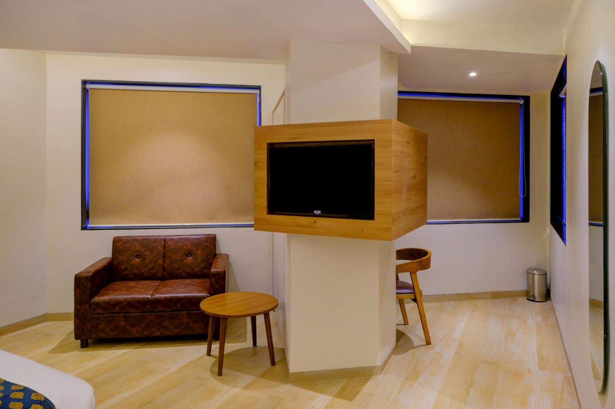 Metropolis Business Hotel Panadzsi Kültér fotó