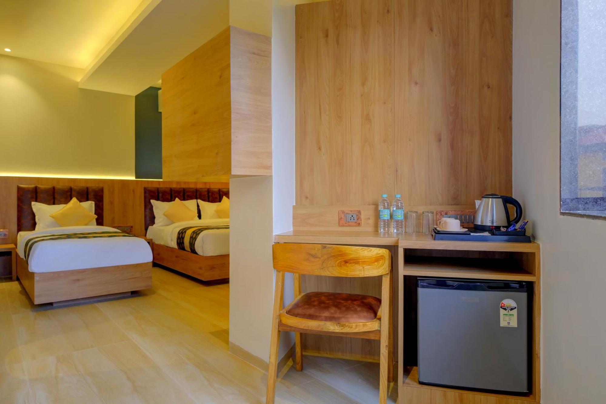 Metropolis Business Hotel Panadzsi Kültér fotó